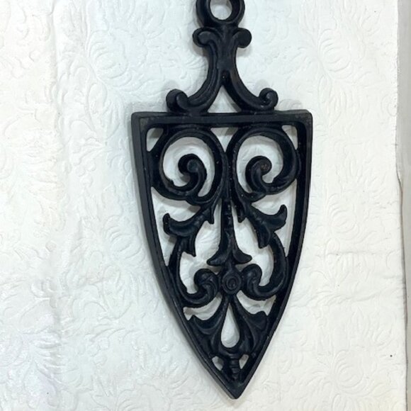 VTG Cathedral Cast Iron 3-Footed Trivet Pot Rest Dinner Serving Table 9"x4" - Picture 2 of 12
